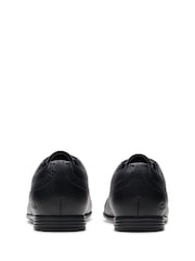 Clarks Leather Younger dekleta Finja gležnjar z luknjičastim vzorcem in vezalkami - Slika 6 iz 7