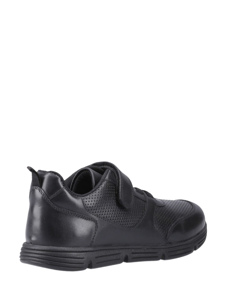 حذاء مدرسي برباط مرّن Alfie للأطفال الكبار من Hush Puppies - صورة 2 من 5