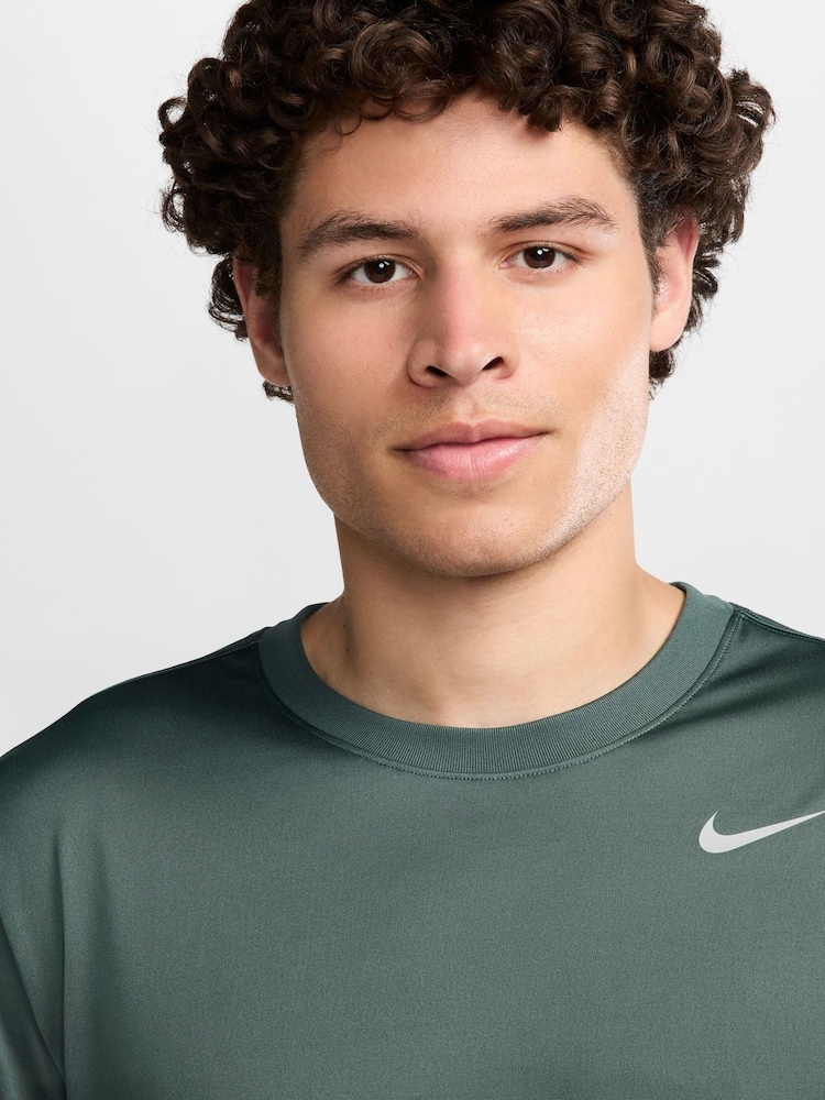 Nike Vintage Green Dri-FIT Legend Training T-Shirt - Image 3 of 4