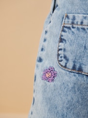 Denim - Latzhose mit Floralmuster und Stickerei aus 100 % Baumwolle (3 Monate bis 7 Jahre) - Bild 6 von 9