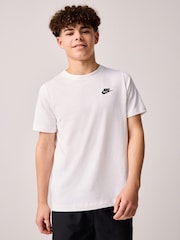 Biały - Nike Club 100% Cotton T-Shirt - Image 1 of 3