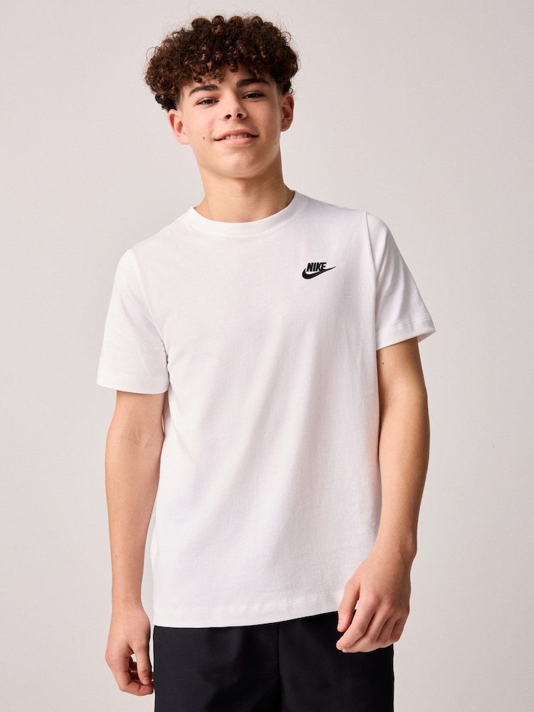Biały - Nike Club 100% Cotton T-Shirt - Image 1 of 3