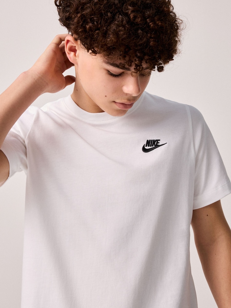 Bela - Nike Club 100% bombažna majica - Slika 6 iz 6