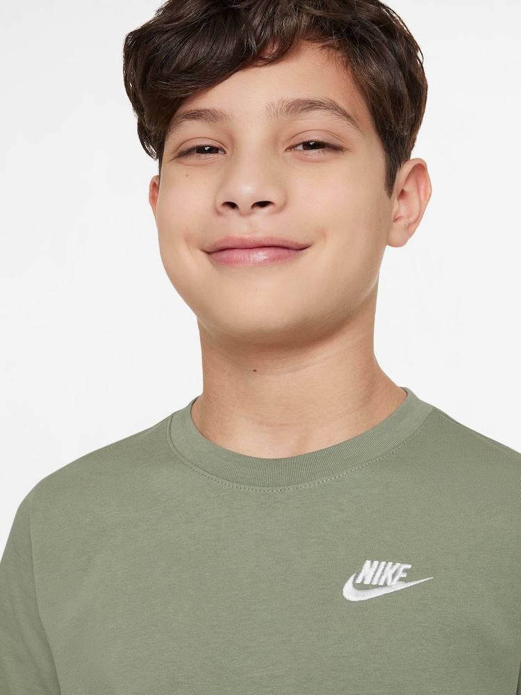 Oliwkowy - Nike Club 100% Cotton T-Shirt - Image 3 of 3