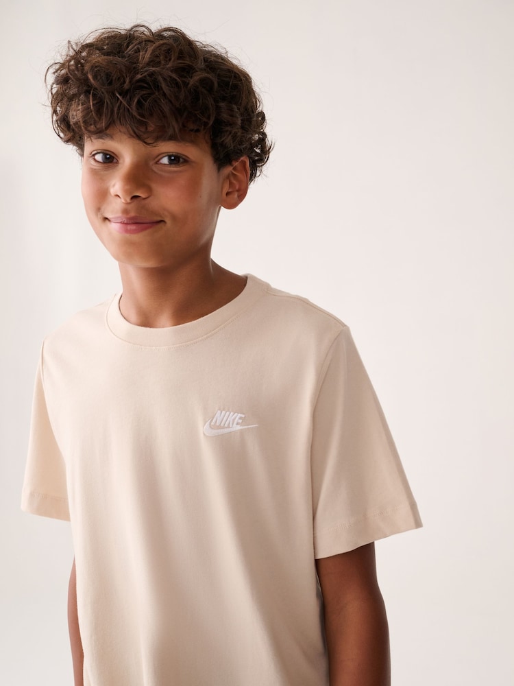 Nike Sanddrift Club 100% Cotton T-Shirt - Image 3 of 3