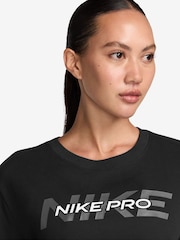 črna - Nike Pro Short-Sleeve Cropped T-Shirt - Slika 3 iz 3