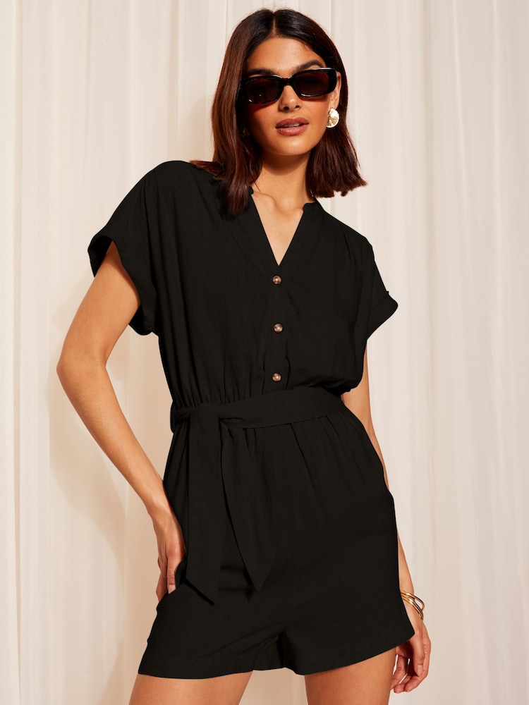 Schwarz - Friends Like These Kurzärmeliger Utility-Overall aus Leinen mit Gürtel - Bild 1 von 4