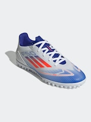 Белый/синий/красный - Футбольные бутсы adidas F50 Club Turf - Изображение 8 из 9
