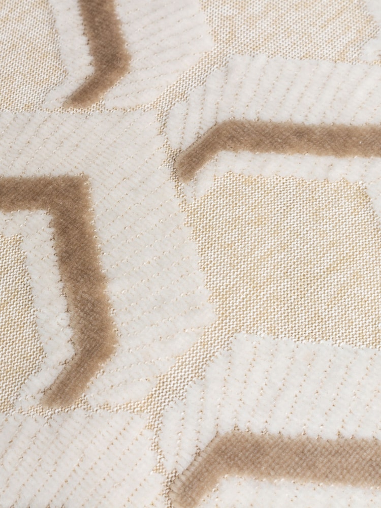 Riva Paoletti 45 x 45cm Ledbury Velvet Jacquard Cushion - Imagem 6 de 6