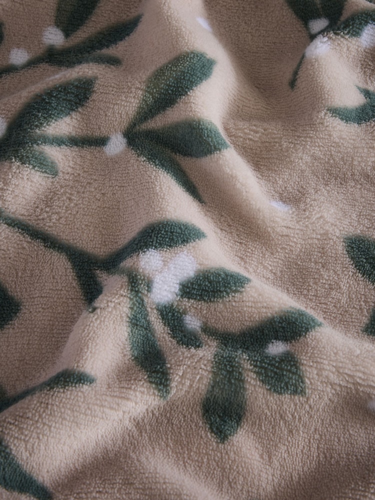 Green Reversible Mistletoe Christmas Printed Festive Icons Fairisle Pattern Fleece Duvet Cover and Pillowcase Set - Image 4 of 6