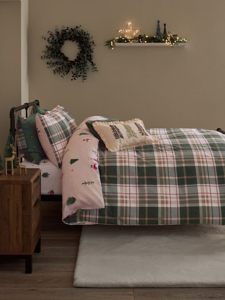 2 Pack Green Santa Christmas Reversible Duvet Cover and Pillowcase Set - Image 2 of 10