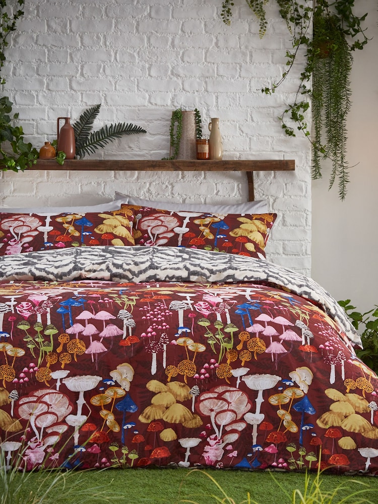 furn. Red Amanita Abstract Mushroom Reversible Duvet Cover and Pillowcase Set - Image 2 of 4