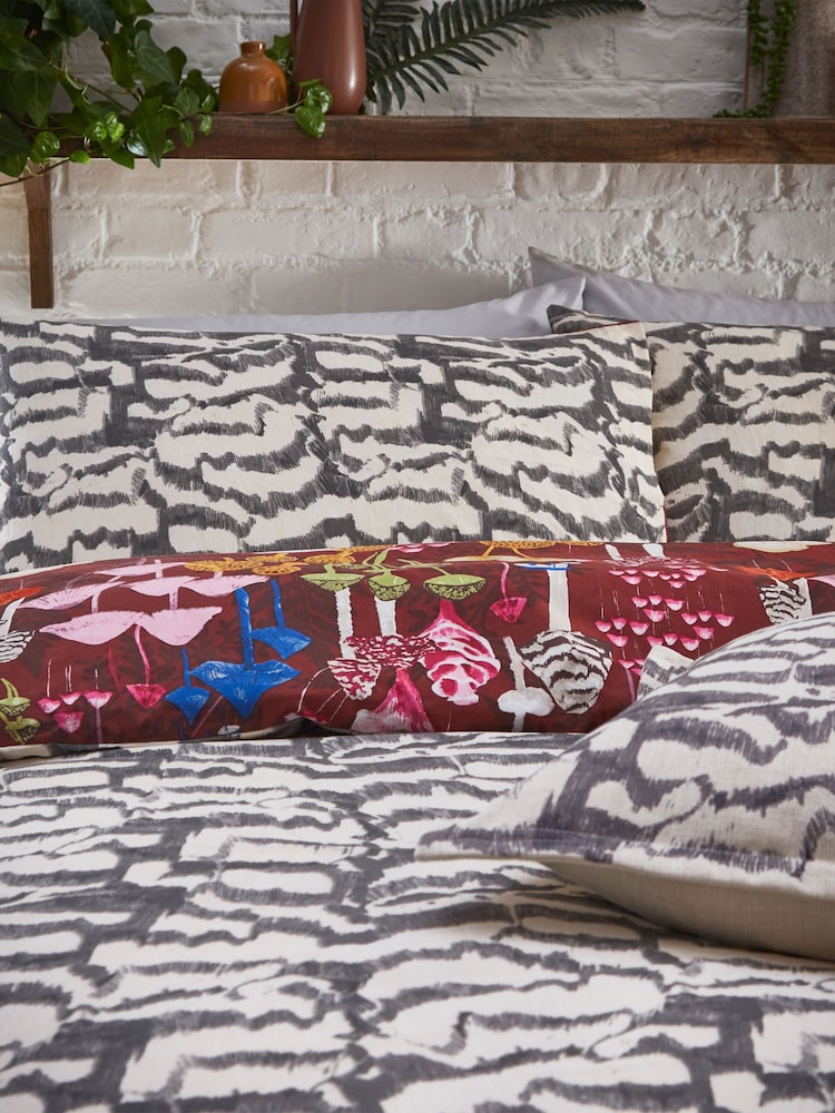 furn. Red Amanita Abstract Mushroom Reversible Duvet Cover and Pillowcase Set - Image 4 of 4