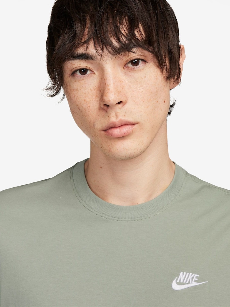 Nike Jade Horizon Club T-Shirt - Image 3 of 3