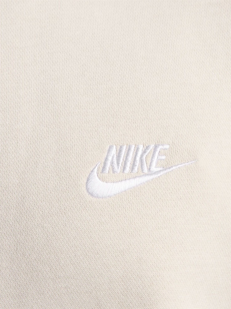 Orewood Brown - Nike Club Sweatshirt mit Rundhalsausschnitt - Bild 5 von 5 Orewood Brown - Nike Club Sweatshirt mit Rundhalsausschnitt - Bild 5 von 5