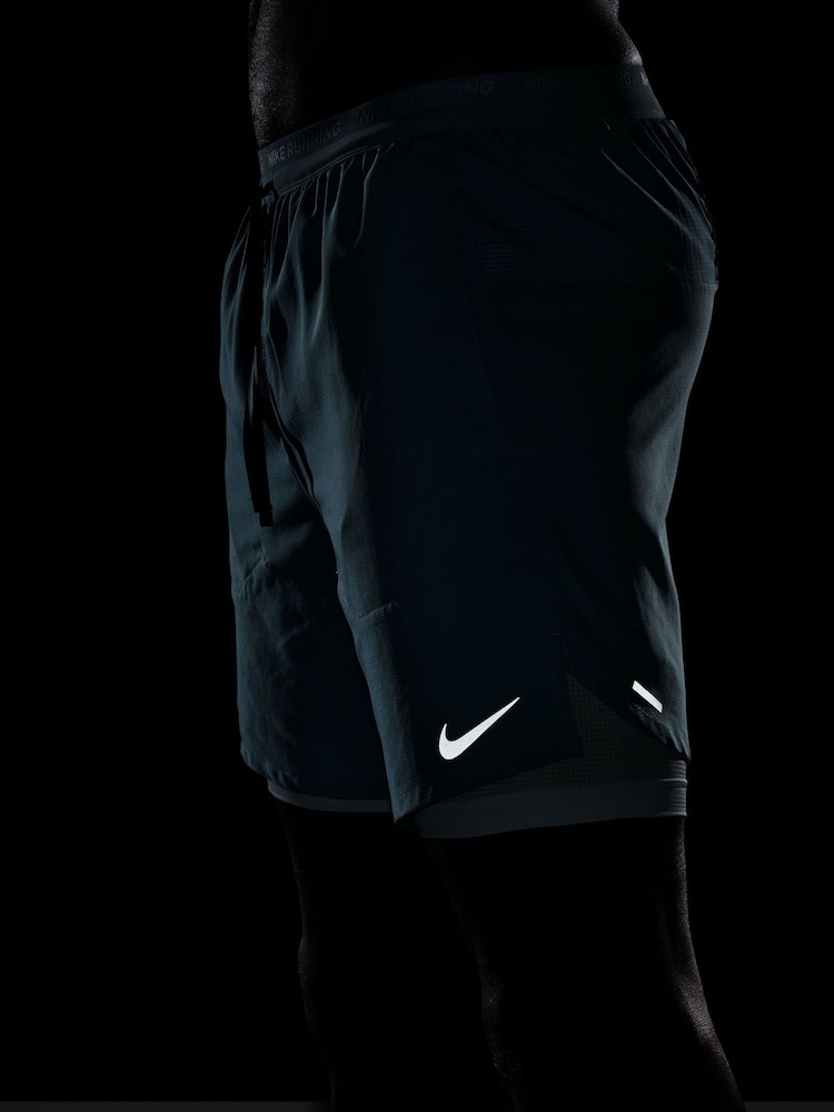 Nike Vintage Green Dri-FIT Stride 7 Inch 2-In-1 Running Shorts - Image 5 of 5