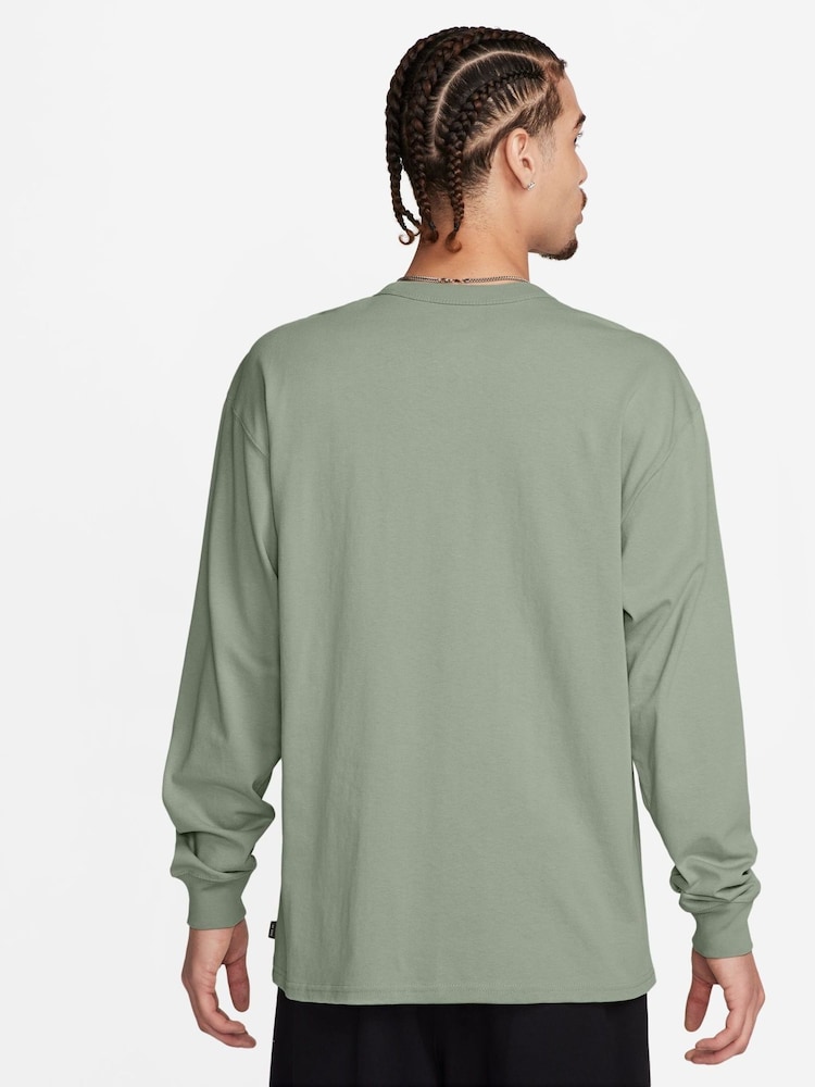 Nike Green Sportswear Premium Essentials 100% Cotton T-Shirt - Image 2 of 3