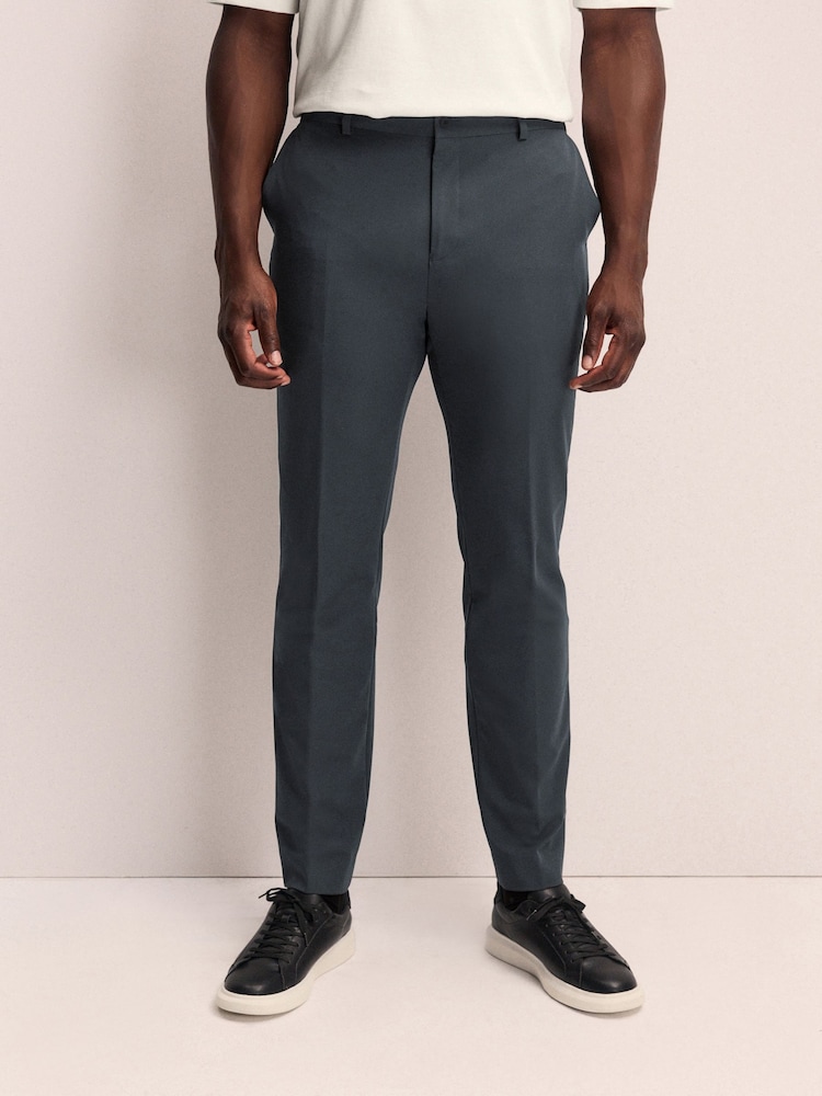 Grau - Muscle Fit Motionflex Tech Suit Trousers - Bild 1 von 11 Grau - Muscle Fit Motionflex Tech Suit Trousers - Bild 1 von 11