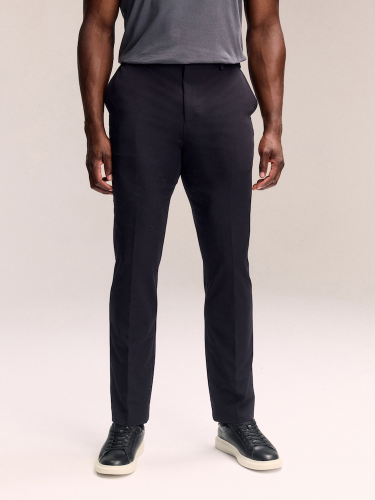 Schwarz - Muscle Fit Motionflex Tech Suit Trousers - Bild 1 von 11 Schwarz - Muscle Fit Motionflex Tech Suit Trousers - Bild 1 von 11