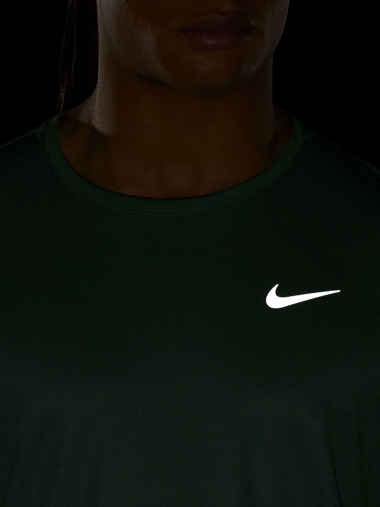 Nike Vintage Green Dri-FIT UV Miler Long-Sleeve Running Top - Image 4 of 4