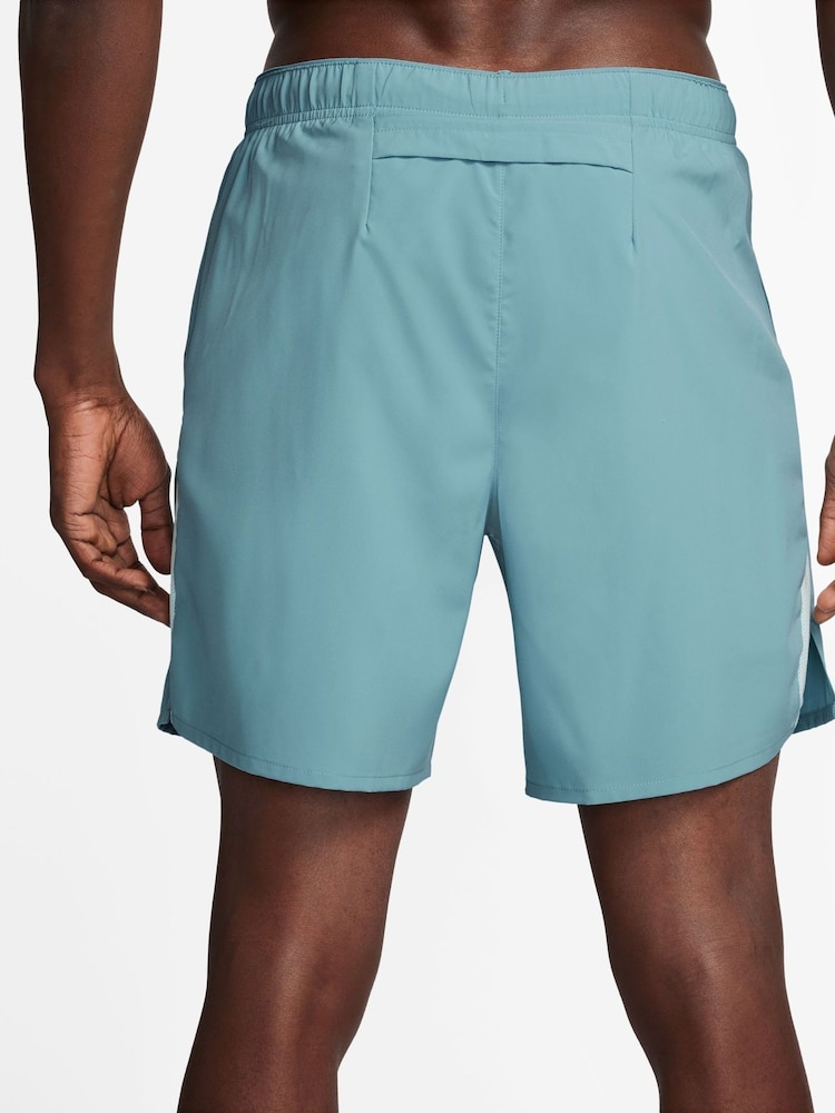 Nike Denim Turq Challenger Dri-FIT 7 inch 2-in-1 Running Shorts - Image 2 of 4