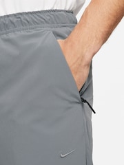 Серый - Nike Unlimited Спортивные брюки на молнии Dri-FIT - Изображение 3 из 12