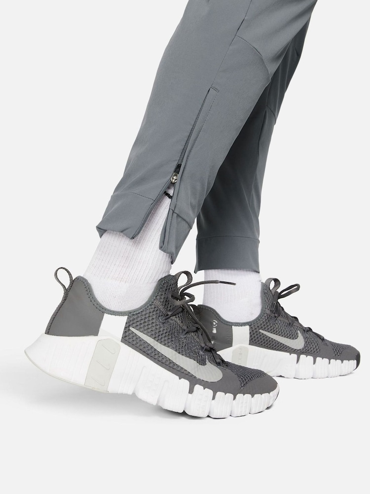 Kaufen Sie Grau Nike Unlimited Dri-FIT Jogginghose mit