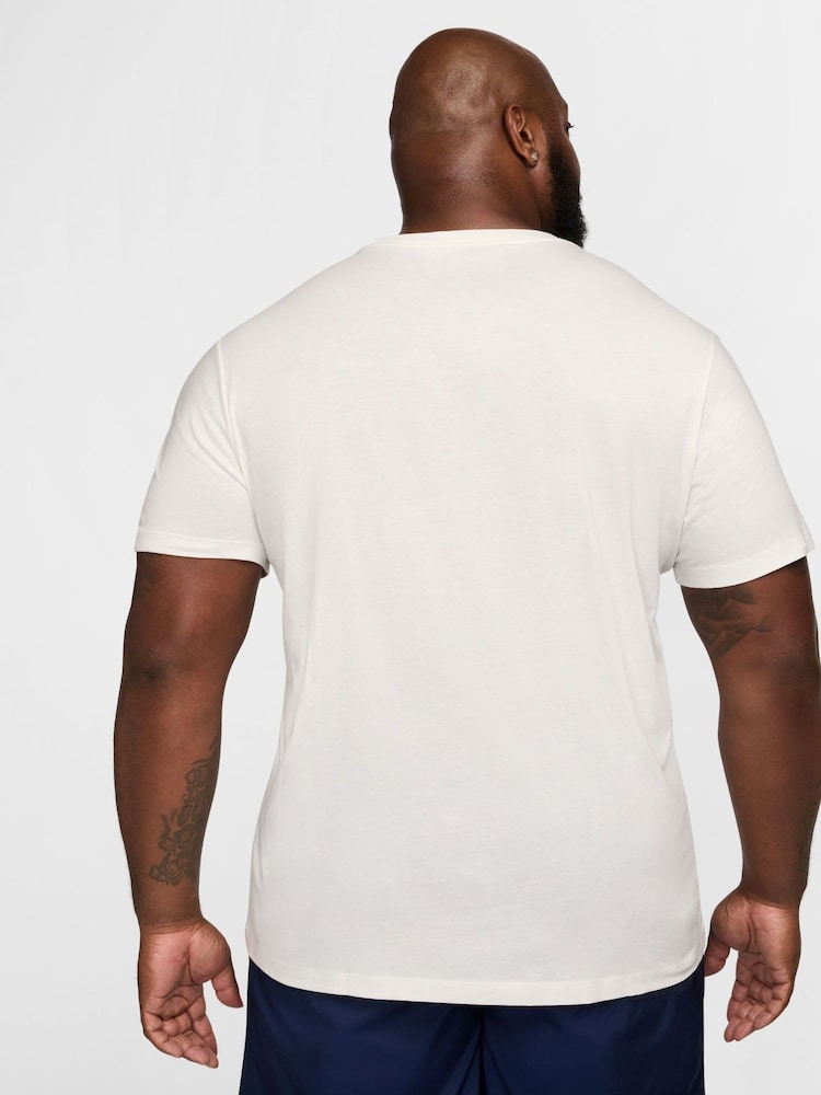 Nike White Graphic Printed 100% Cotton T-Shirt - Image 2 of 5