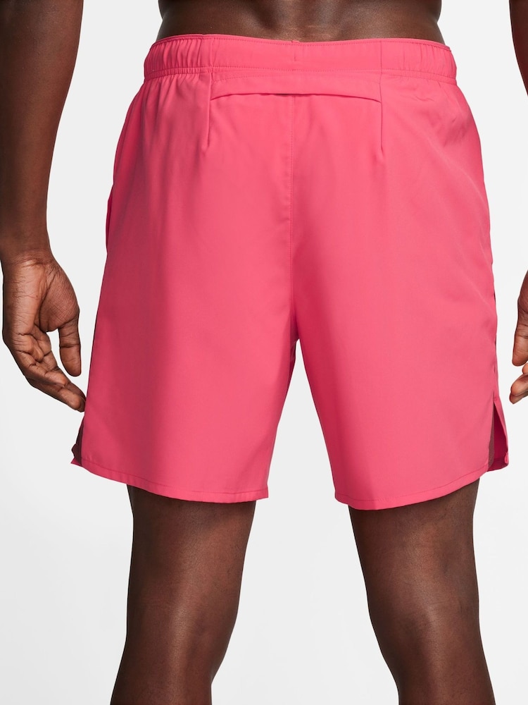 Розовый - Nike Challenger Dri-FIT 7 Inch 2-in-1 Running Shorts - Изображение 2 из 5