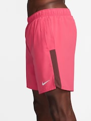 Розовый - Nike Challenger Dri-FIT 7 Inch 2-in-1 Running Shorts - Изображение 3 из 5