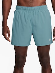 džinsi Turq - Standardni kroj - 5 -inčni podložene tekaške kratke hlače Nike Dri-FIT Challenger - Slika 1 iz 5
