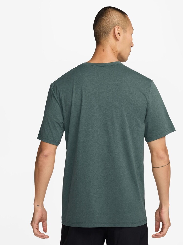 Nike Vintage Green Dri-FIT Hyverse Training T-Shirt - Image 2 of 3