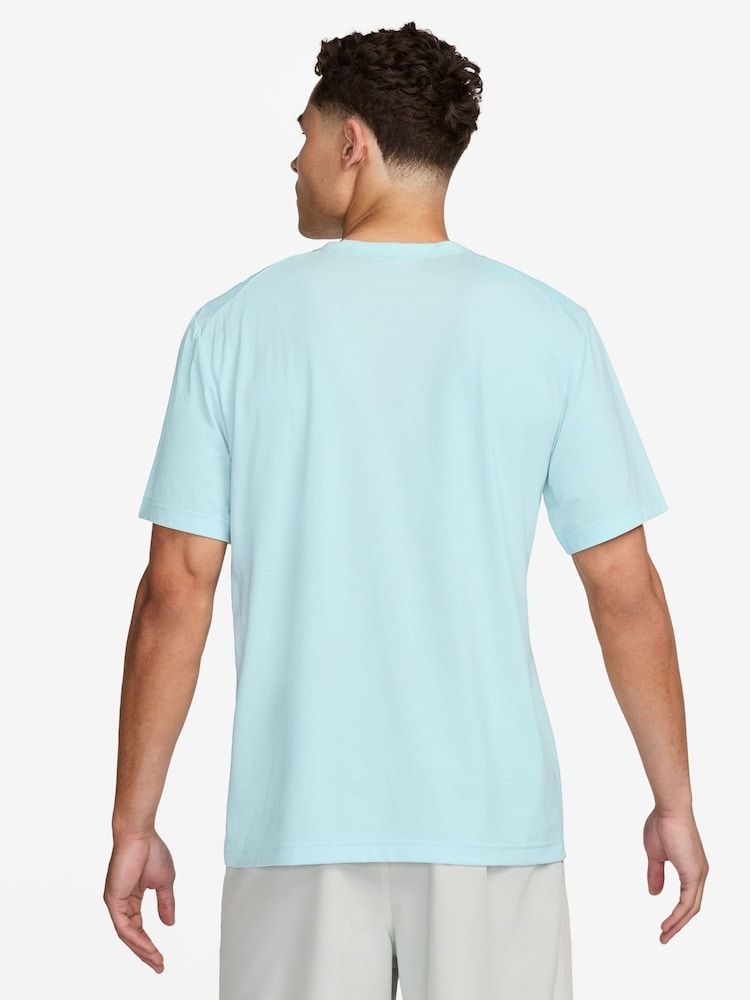 Nike Glacier Blue Dri-FIT Hyverse Training T-Shirt - Image 2 of 3