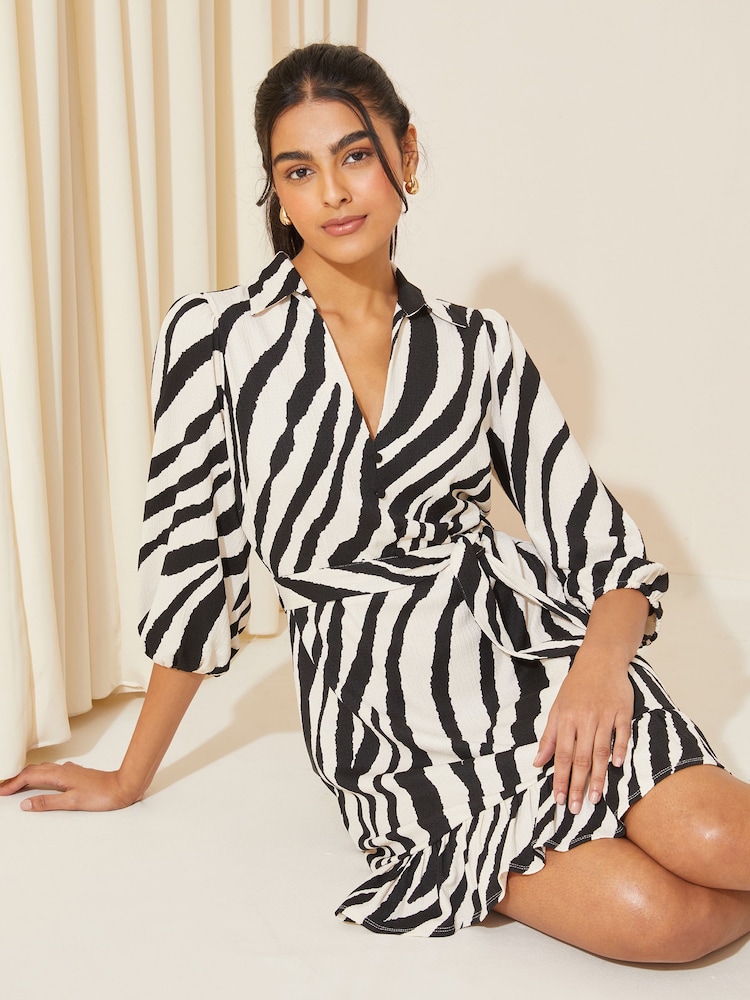 Friends Like These Black/White Animal V Neck Belted Mini Shirt Dress - Image 2 of 4 Friends Like These Black/White Animal V Neck Belted Mini Shirt Dress - Image 2 of 4