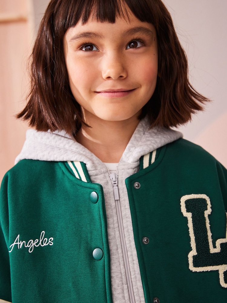Grün - Jacke im College-Stil mit Stickerei (3—16J.) - Bild 5 von 5 Grün - Jacke im College-Stil mit Stickerei (3—16J.) - Bild 5 von 5