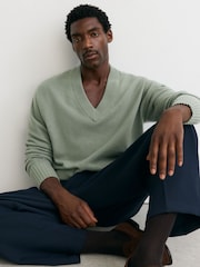 Reiss Pale Sage Green Alberz Wool-Cashmere V-Neck Jumper - Image 4 of 7