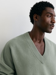 Reiss Pale Sage Green Alberz Wool-Cashmere V-Neck Jumper - Image 5 of 7