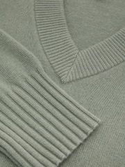 Reiss Pale Sage Green Alberz Wool-Cashmere V-Neck Jumper - Image 7 of 7