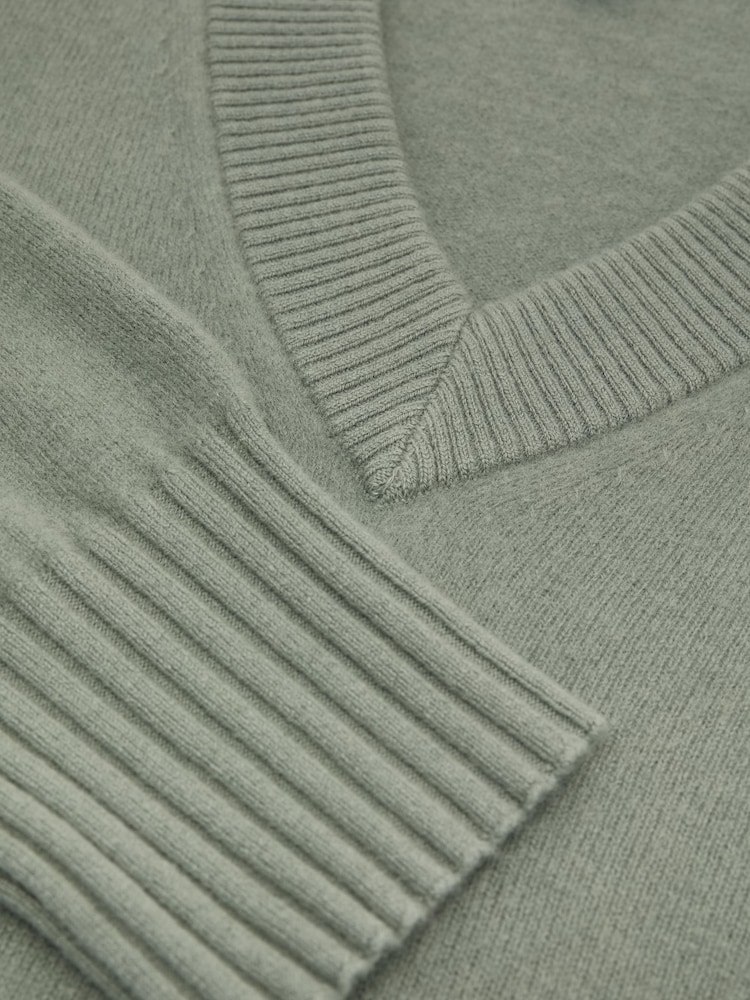 Reiss Pale Sage Green Alberz Wool-Cashmere V-Neck Jumper - Image 7 of 7 Reiss Pale Sage Green Alberz Wool-Cashmere V-Neck Jumper - Image 7 of 7