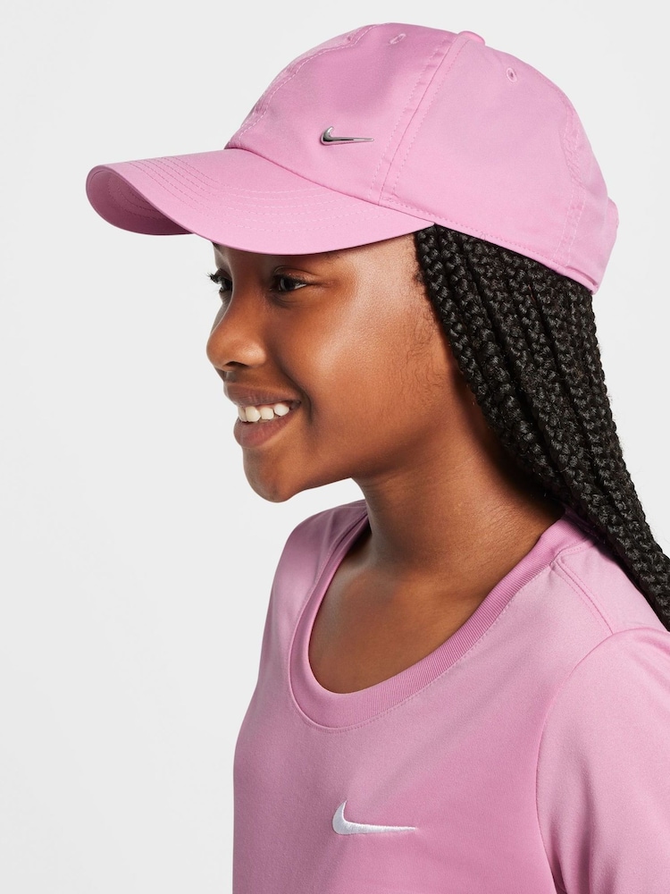 Розовый с хромированным - Nike детская кепка с металлическим логотипом  Dri-FIT Kids Club - Изображение 1 из 8