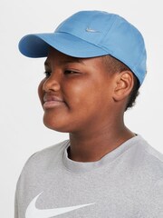 Nike Club Kinder Dri-FIT Swoosh-Kappe aus unstrukturiertem Metall - Bild 3 von 7