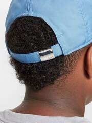 Nike Club Kinder Dri-FIT Swoosh-Kappe aus unstrukturiertem Metall - Bild 5 von 7