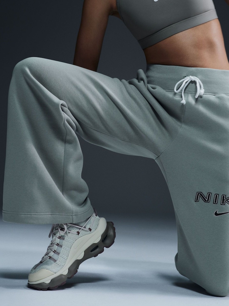 Verzui - Pantaloni de jogging Nike Phoenix Fleece Varsity cu talie înaltă și cu picior lat - Image 4 of 5