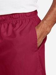 Team-Rot - Nike Club Flow Gewebte Shorts - Bild 4 von 5