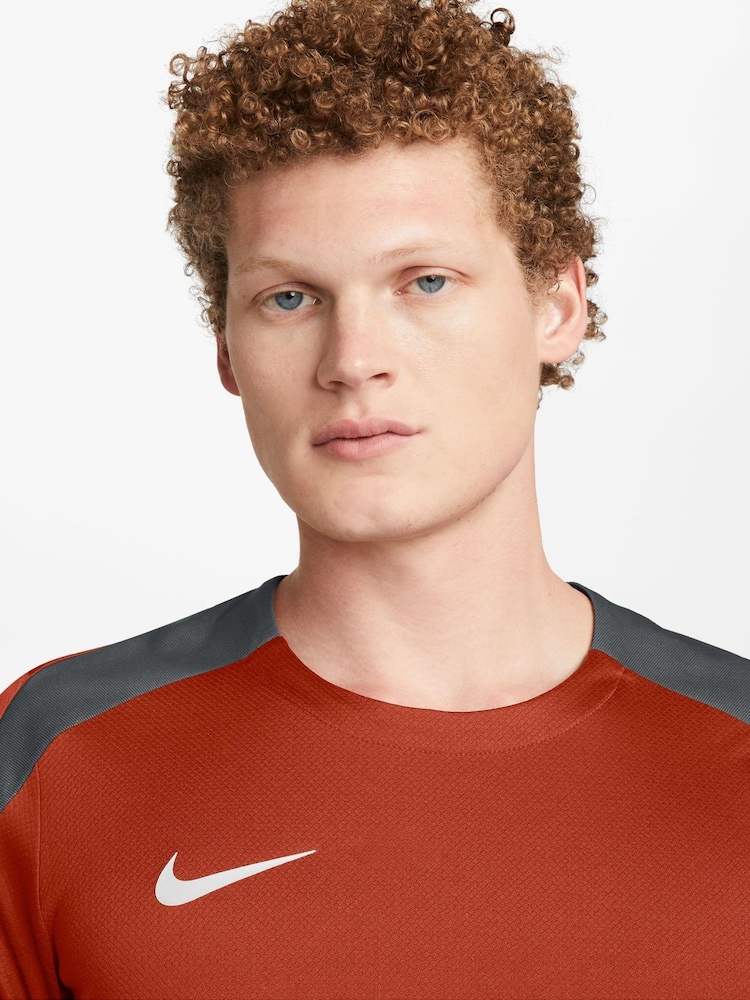Nike Red Strike Dri-FIT Training T-Shirt - Image 3 of 3