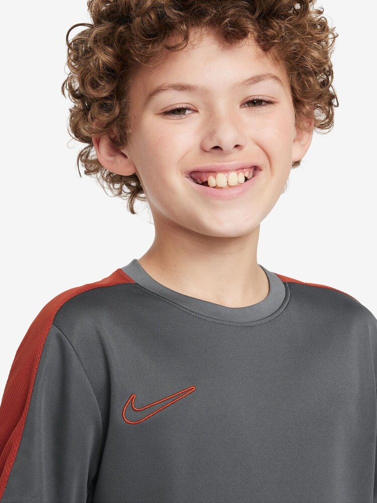 Nike Iron Grey/Dragon Red Kids Dri-FIT Academy23 Football Top - Image 3 of 3