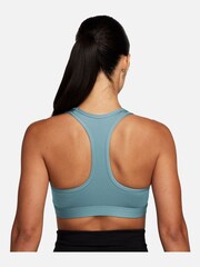 Denim/Türkis - Nike Swoosh Wattierter Sport-BH mit mittlerem Halt - Bild 2 von 3