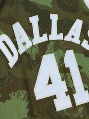 Fanatics NBA Dallas Mavericks Dirk Nowitzki 1998 Ghost Green Camo Swingman Jersey - Image 4 of 4