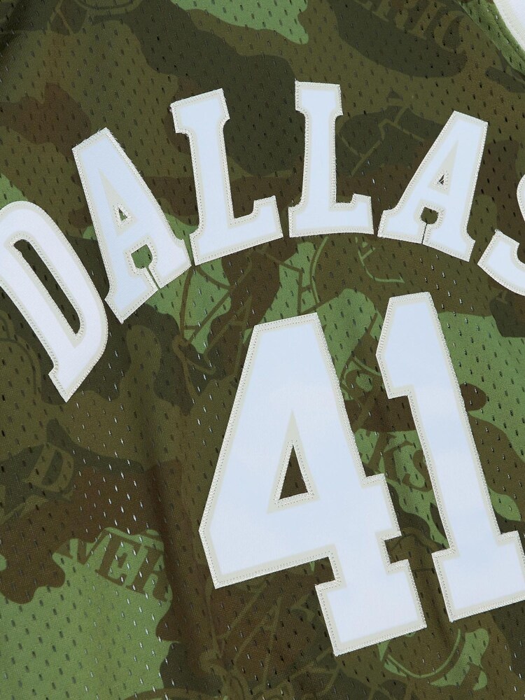 Fanatics NBA Dallas Mavericks Dirk Nowitzki 1998 Ghost Green Camo Swingman Jersey - Image 4 of 4