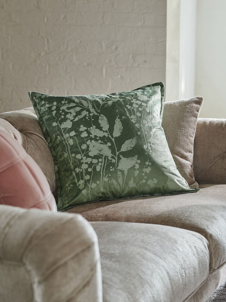 Fleuri Glue Imprimé Velvet Cushion - Image 1 of 5